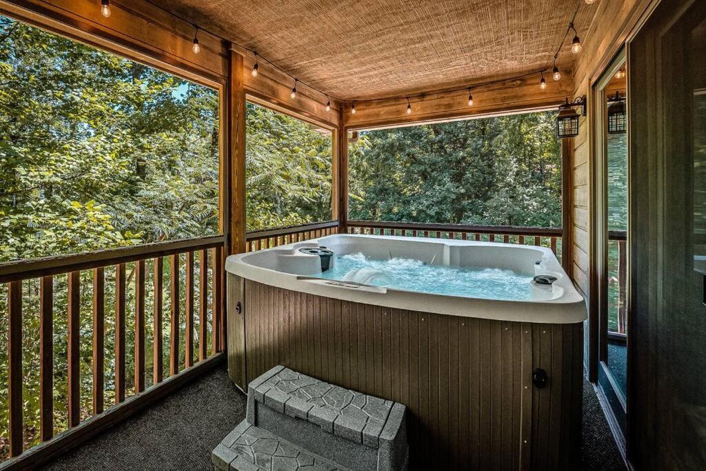 The Moondance Cabin By Lightfoot Stays Vacation Rentals 세비어빌 외부 사진
